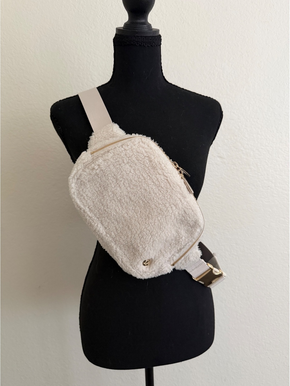 Lululemon Sherpa Fleece crossbody Belt Bag teddy 2L 2 liter